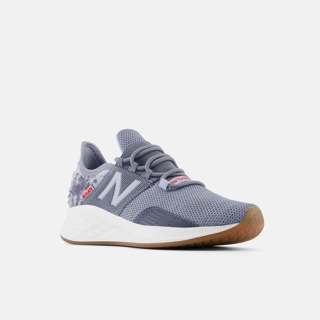 Adidasi Alergare Copii New Balance Fresh Foam Roav Gri Gri Deschis | NB841APE