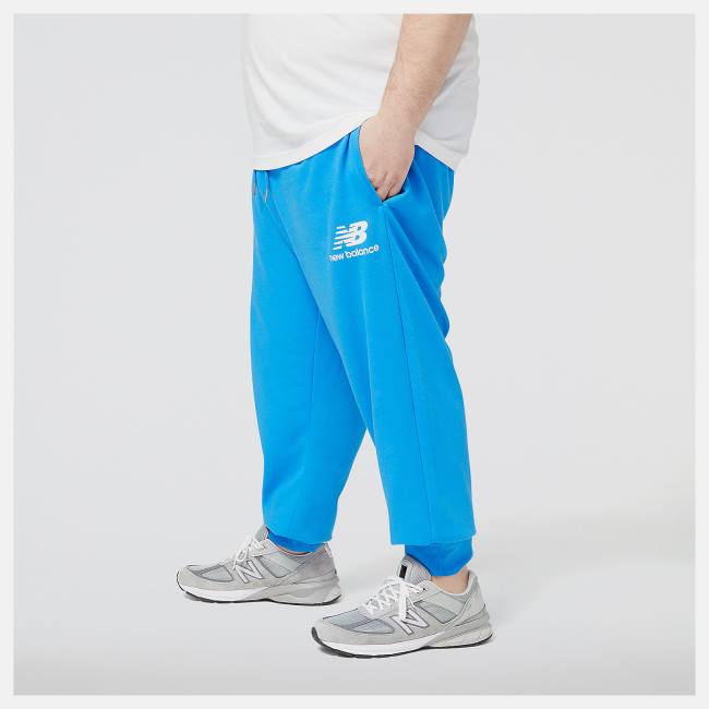 Pantaloni Barbati New Balance NB Essentials Stacked Logo Sweatpant Albastri | NB013GHW