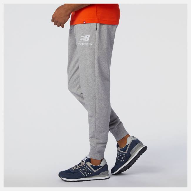 Pantaloni Barbati New Balance NB Essentials Stacked Logo Sweatpant Gri | NB384CEM