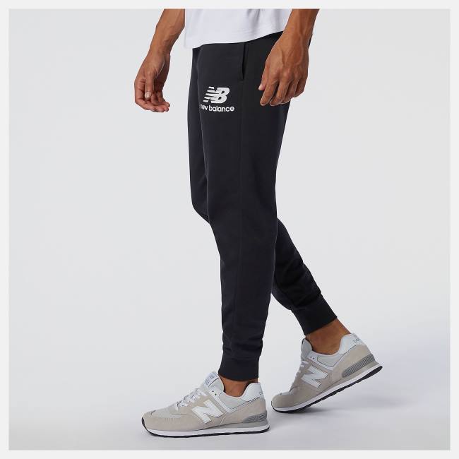 Pantaloni Barbati New Balance NB Essentials Stacked Logo Sweatpant Negrii | NB751VZE