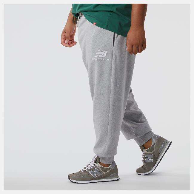 Pantaloni Barbati New Balance NB Essentials Stacked Logo Sweatpant Gri | NB780POX