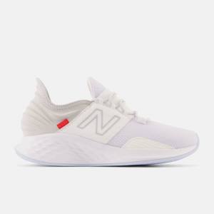 Adidasi Alergare Barbati New Balance Fresh Foam Roav Albi Rosii | NB874RBV