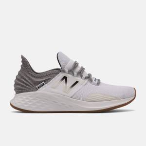 Adidasi Alergare Dama New Balance Fresh Foam Roav Albi Negrii | NB285CNF