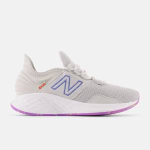 Adidasi Alergare Dama New Balance Fresh Foam Roav Gri Deschis Colorati | NB621BYS